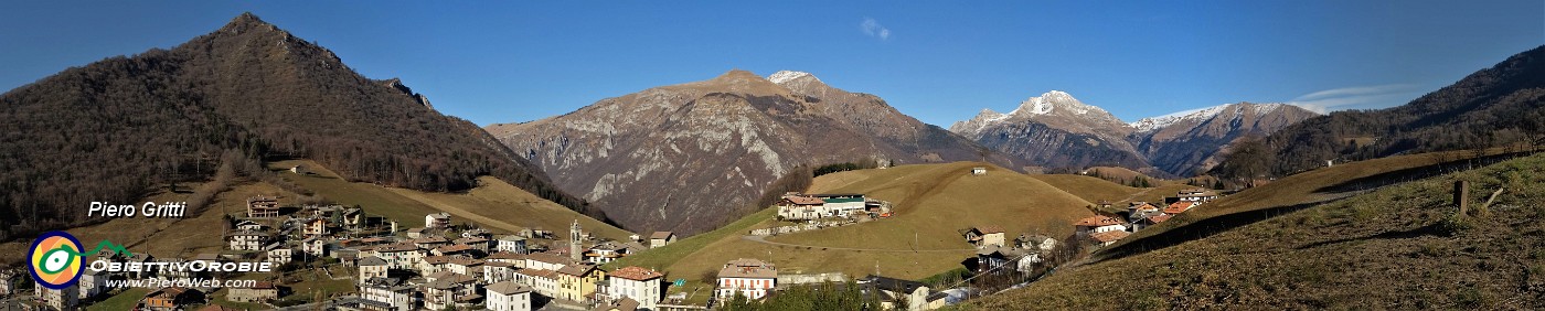 09 Monte Castello (a sx) con Menna, Arera e Grem visto da Valpiana.jpg